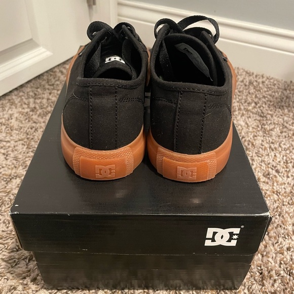 DC Manual Low Top Vegan Friendly Casual Skate Shoe M6/W7.5 - Picture 6 of 9
